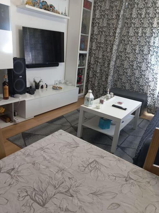 “Apartamento Moderno Y Acogedor Madrid Bagian luar foto
